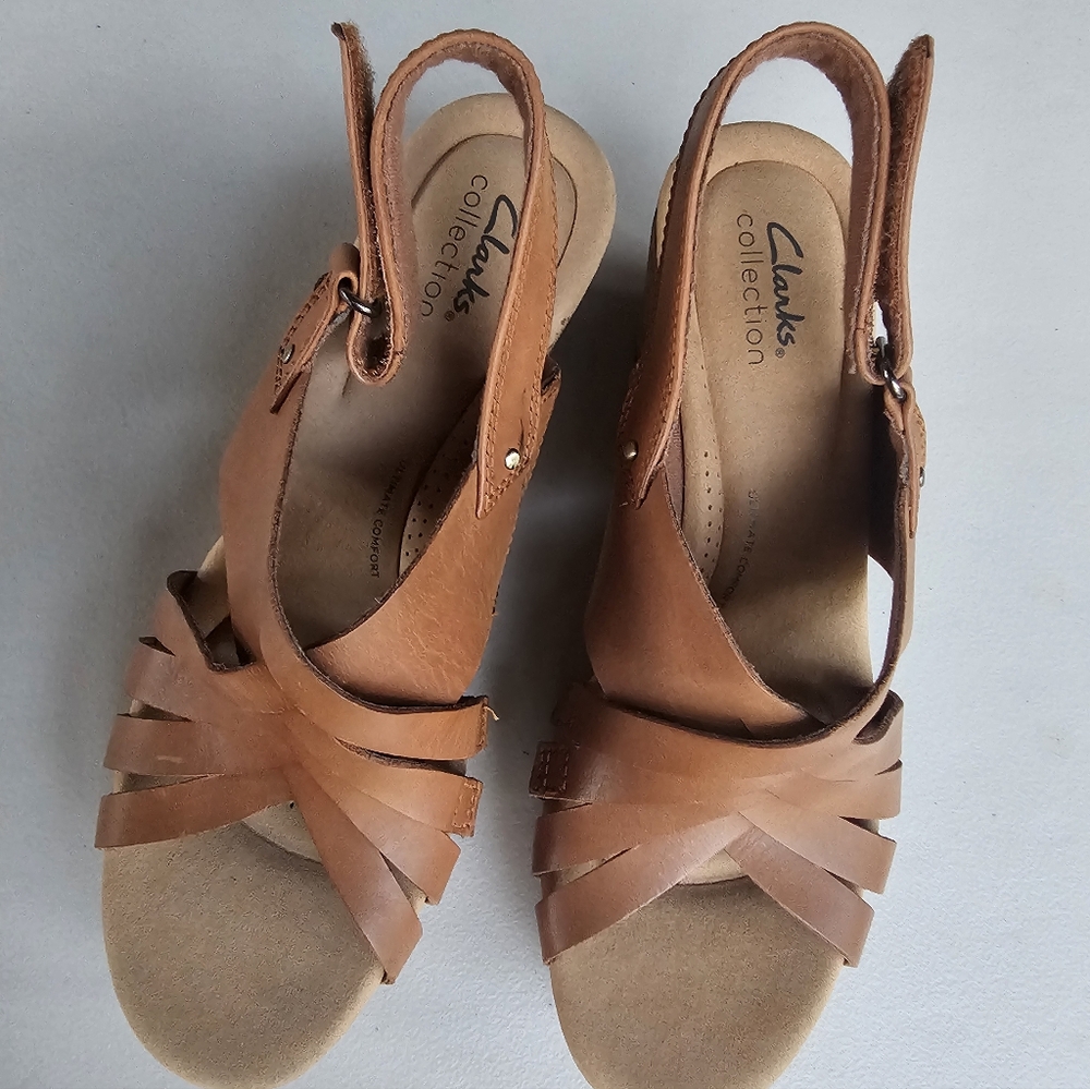 Women's Clarks, Giselle Ivy Sandal Tan/Brown Leather Leather Size 9M - Picture 2 of 6